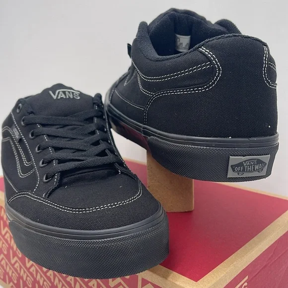 Vans Men’s Bearcat (Canvas) Black/Black
VN000DT2186
Sneakers - Picture 9 of 16